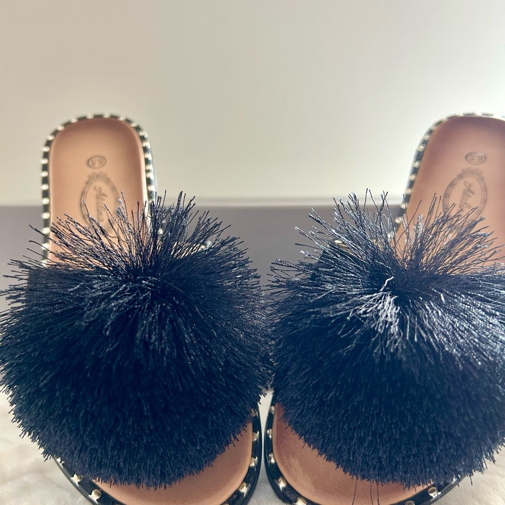 Stylish Black Pom-Pom Women's Atalina Slides
Worn twice great condition.